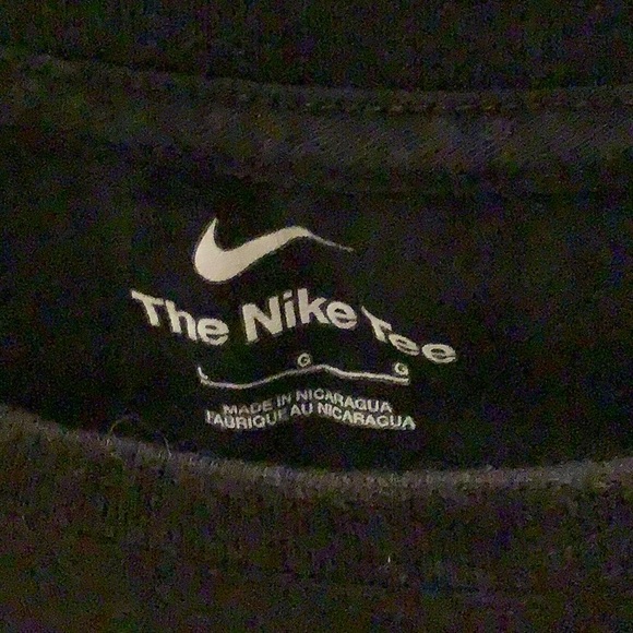 “Larry’s Here”:Golden State Warriors 2022 NBA Champs Nike Tee Shirt - Picture 2 of 2